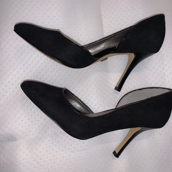 AK Anne Klein Size 6 M Black Genuine Suede Leather Pump - Picture 10 of 16